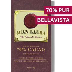 Juan Laura 70% Kakao Schokolade in burgunderroter Verpackung mit der Aufschrift ‚70% Pur Bellavista‘. Die elegante Verpackung zeigt das Siegel ‚The Chocolate Farmer‘ und repräsentiert die hochwertige Herkunft des Kakaos aus Pichari, Peru.