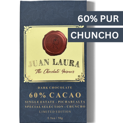 Verpackung der dunklen Schokolade mit 60% Kakaoanteil von Juan Laura - The Chocolate Farmer. Die Verpackung ist dunkelblau mit einem roten Siegel und goldenen Verzierungen. Auf der Verpackung steht '60% CACAO', 'Single Estate - Pichari Alta', 'Special Selection - Chuncho', 'Limited Edition' und '2.5 oz / 70 g'. Zusätzlich stehen oben rechts die Begriffe '60% PUR' und 'CHUNCHO'.