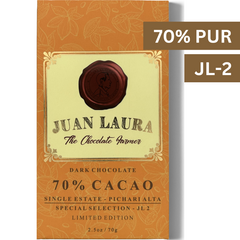 Verpackung der 70% dunklen Schokolade von Juan Laura mit rotem Siegel und orangefarbenem Muster. Text: '70% CACAO', 'Single Estate - Pichari Alta', 'Special Selection - JL-2', 'Limited Edition', '2.5 oz / 70 g'. Oben rechts stehen die Begriffe '70% PUR' und 'JL-2'.