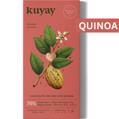Kuyay Schokolade mit Quinoa, 70% Kakao, in einer auffälligen roten Verpackung mit einer Illustration einer Kakaofrucht und Blättern. Die Verpackung zeigt das Branding ‚Del árbol a la barra‘ und hebt den Ursprung des Kakaos aus dem Amazonasgebiet in Peru hervor.
