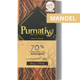 Verpackung der 70% Bitterschokolade mit Mandeln von Pumatiy mit rotem und braunem Muster. Text: '70% Chocolate con Almendras', 'La Convención - Cusco', '50 g / 1.76 oz'. Oben rechts steht 'MANDEL' und ein Aufkleber zeigt die Auszeichnung der Peru Chocolate Awards 2022.