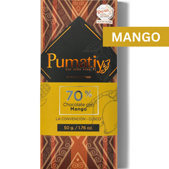 Verpackung der 70% Bitterschokolade mit Mango von Pumatiy mit rotem und braunem Muster. Text: '70% Chocolate con Mango', 'La Convención - Cusco', '50 g / 1.76 oz'. Oben rechts steht 'MANGO' und ein Aufkleber zeigt die Auszeichnung der Peru Chocolate Awards 2022.