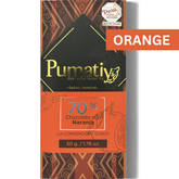 Verpackung der 70% Bitterschokolade mit Orange von Pumatiy mit rotem und braunem Muster. Text: '70% Chocolate con Naranja', 'La Convención - Cusco', '50 g / 1.76 oz'. Oben rechts steht 'ORANGE' und ein Aufkleber zeigt die Auszeichnung der Peru Chocolate Awards 2022.