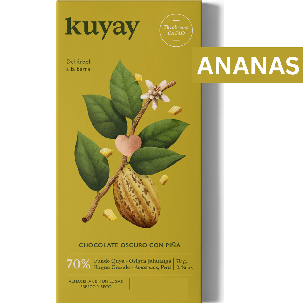 Kuyay Schokolade mit Ananas, 70% Kakao, in einer auffälligen gelben Verpackung mit einer Illustration einer Kakaofrucht und Blättern. Die Verpackung zeigt das Branding ‚Del árbol a la barra‘ und hebt den Ursprung des Kakaos aus dem Amazonasgebiet in Peru hervor.